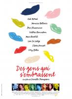 Des gens qui s'embrassent